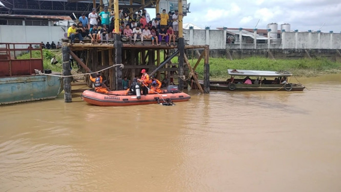 Pencarian korban tenggelam di Jambi.