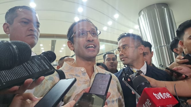 Nadiem Makarim di Kejaksaan Agung usai diperiksa.